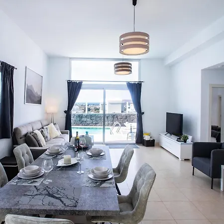 3-bed In Playa Blanca By Retreat Villas Коста Бланка