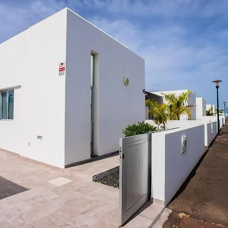 3-bed In Playa Blanca By Retreat Villas Вилла