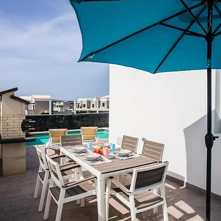 Willa 3-bed In Playa Blanca By Retreat Villas