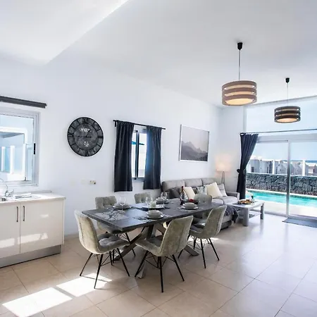 3-bed In Playa Blanca By Retreat Villas Willa Playa Blanca (Lanzarote)