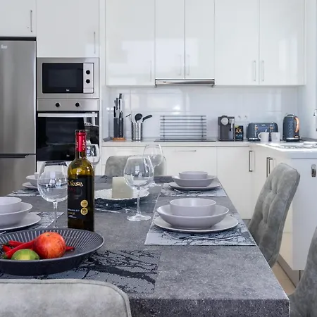 3-bed In Playa Blanca By Retreat Villas Willa